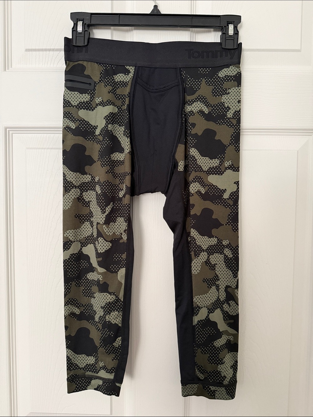 Tommy John men’s Olive Camo Athletic Leggings